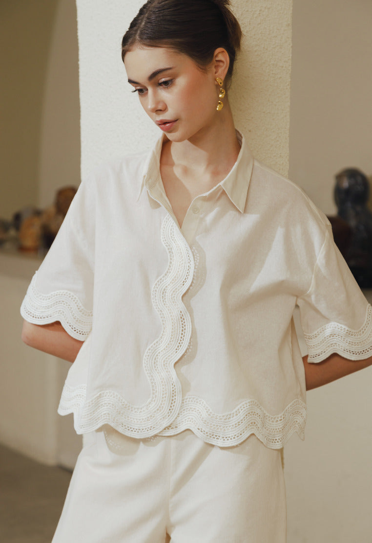 Scallop Details Short Sleeve Blouse